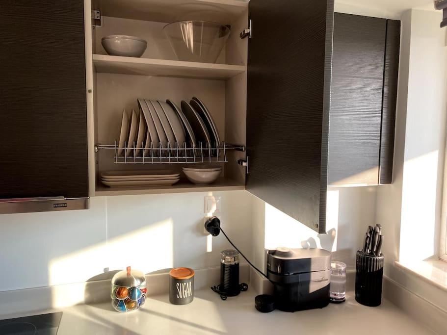 אתונה Spacious And Sunkissed 3Br & 2 Bathrooms Apartment מראה חיצוני תמונה