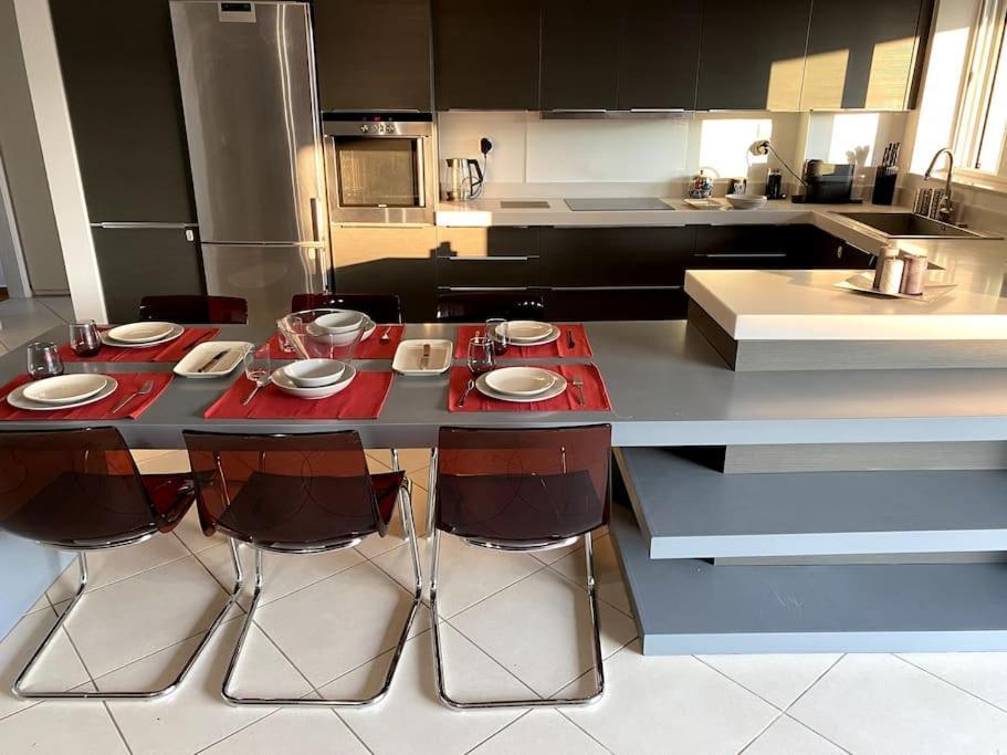 אתונה Spacious And Sunkissed 3Br & 2 Bathrooms Apartment מראה חיצוני תמונה
