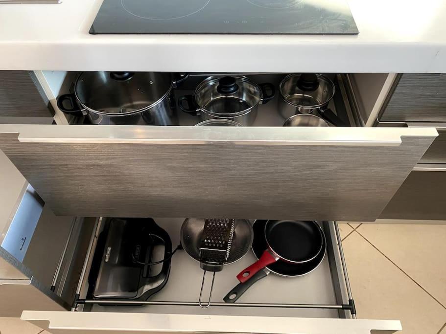 אתונה Spacious And Sunkissed 3Br & 2 Bathrooms Apartment מראה חיצוני תמונה