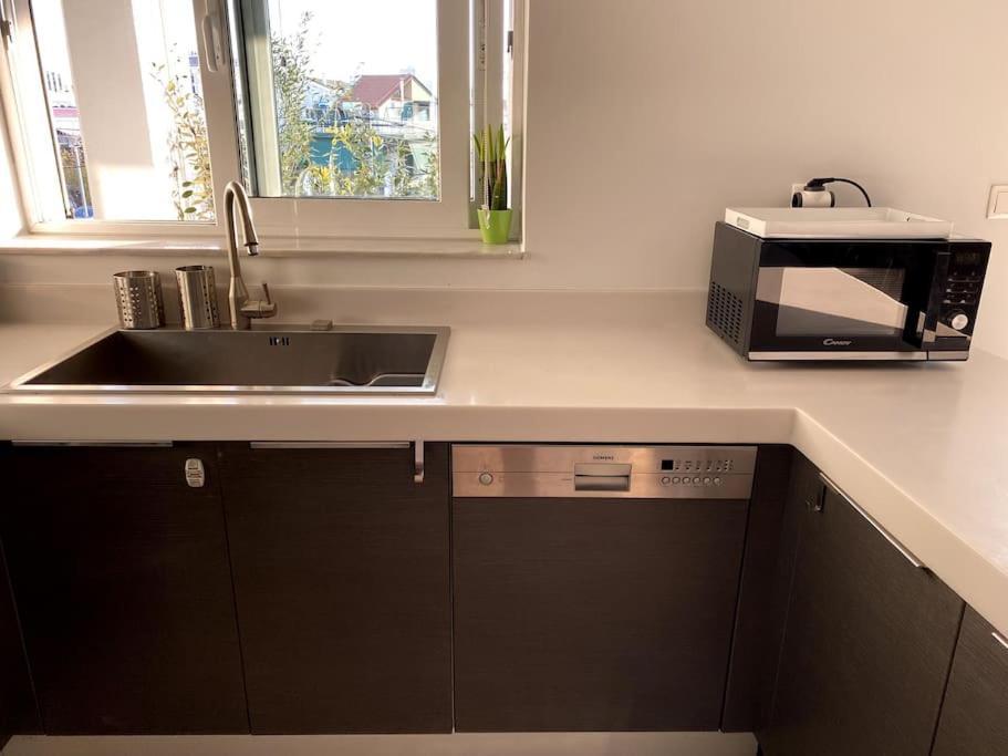 אתונה Spacious And Sunkissed 3Br & 2 Bathrooms Apartment מראה חיצוני תמונה