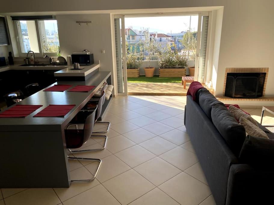 אתונה Spacious And Sunkissed 3Br & 2 Bathrooms Apartment מראה חיצוני תמונה