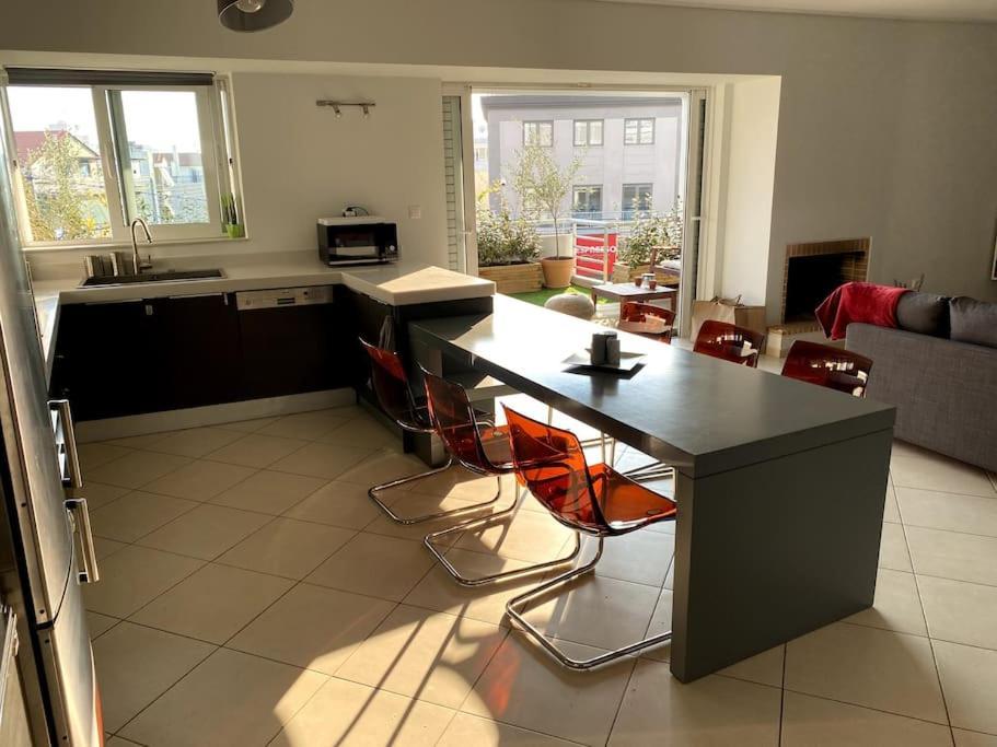 אתונה Spacious And Sunkissed 3Br & 2 Bathrooms Apartment מראה חיצוני תמונה