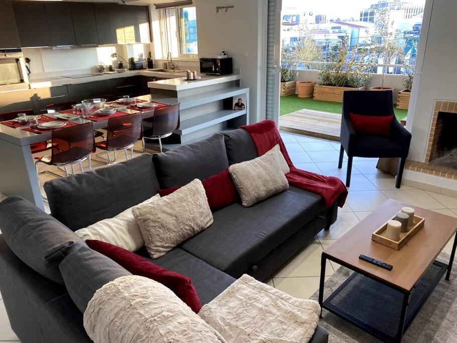 אתונה Spacious And Sunkissed 3Br & 2 Bathrooms Apartment מראה חיצוני תמונה