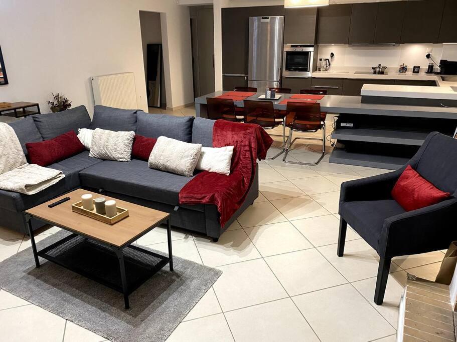 אתונה Spacious And Sunkissed 3Br & 2 Bathrooms Apartment מראה חיצוני תמונה
