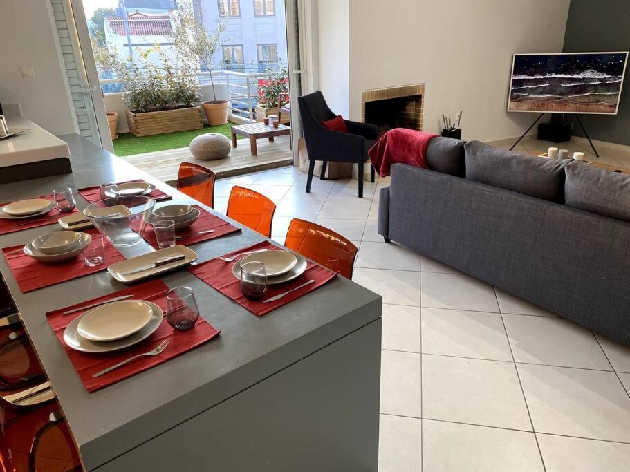 אתונה Spacious And Sunkissed 3Br & 2 Bathrooms Apartment מראה חיצוני תמונה
