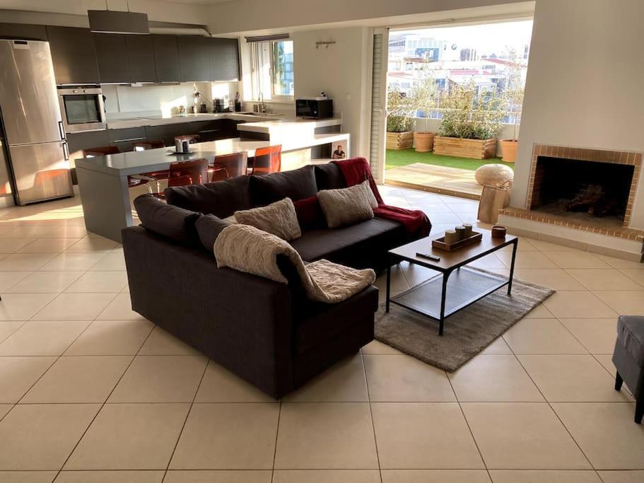 אתונה Spacious And Sunkissed 3Br & 2 Bathrooms Apartment מראה חיצוני תמונה