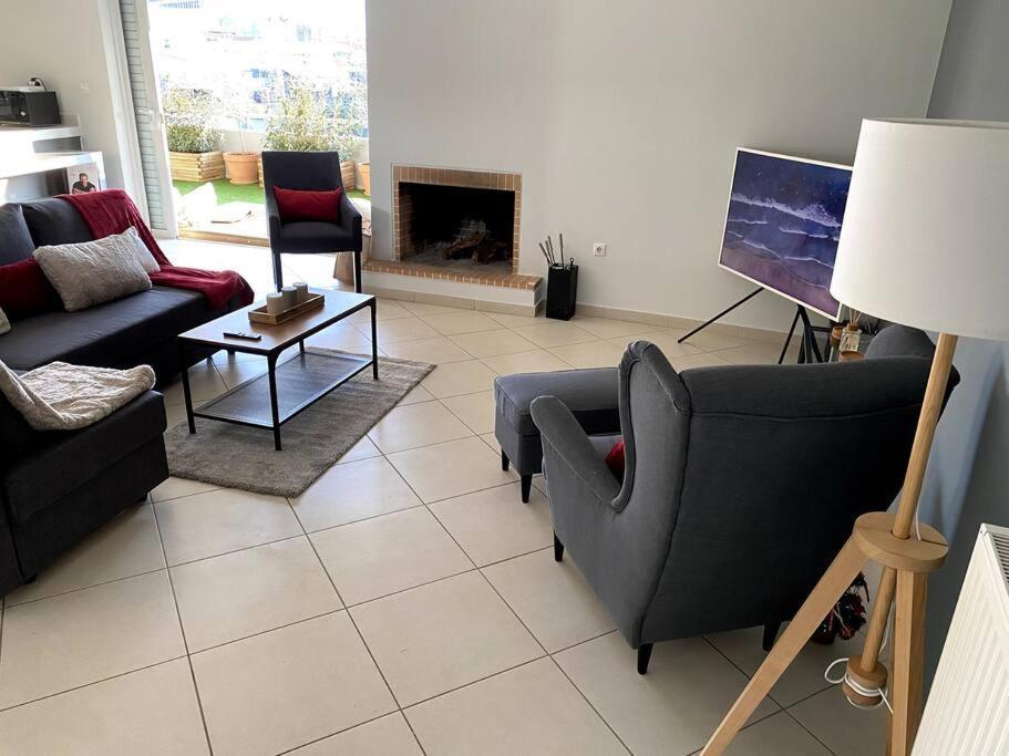 אתונה Spacious And Sunkissed 3Br & 2 Bathrooms Apartment מראה חיצוני תמונה